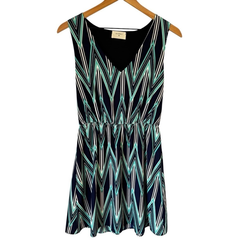 Everly  Blouson V-Neck Sleeveless Geometric Print Pull-on Casual Dress Size S